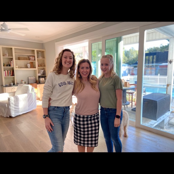 Meet your Posher, Amber - Picture 4 of 5